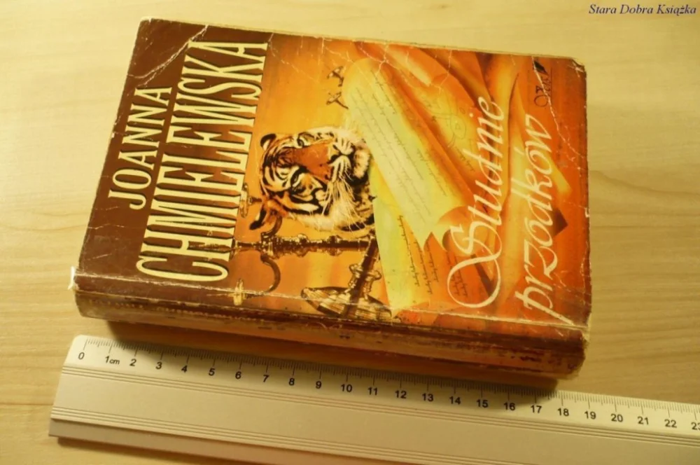 Cena promocyjna STUDNIE PRZODKÓW - Joanna Chmielewska (1996)