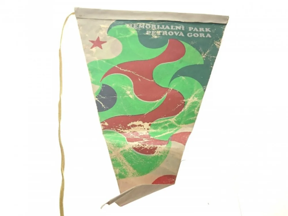 Popularny MEMORIJALNI PARK PETROVA GORA
