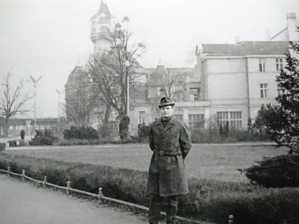 ROK 1960. TOMASZ KRYSTEK PRZED SOPOCKIM MOLO Okazja