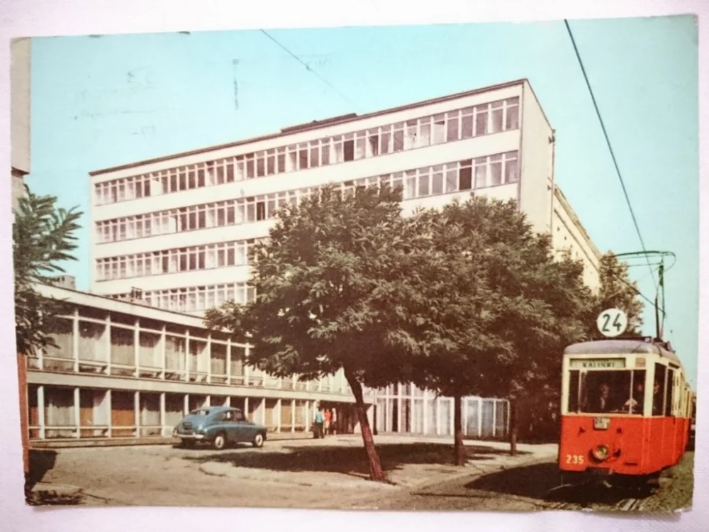 ŁÓDŹ. BIUROWIEC PRZEDSIĘBIORSTWA UPOWSZECHNIENIA PRASY I KSIĄŻKI RUCH FOT. BILIŃSKI Obniżka ceny